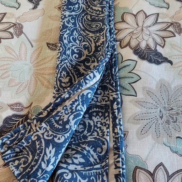 NWT Gorgeous Blue & Cream Patterned Drapery Panel - Lined! - Picture 3 of 8